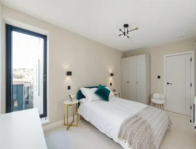 Elegant Family Apartment in Wimbledon Hotels near Wimbledon Station