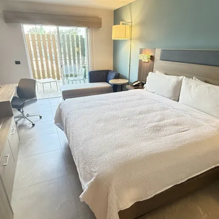 Holiday Inn Express GUADALAJARA VALLARTA PONIENTE by IHG Отели рядом с достопримечательностью «Стадион «3 марта»»