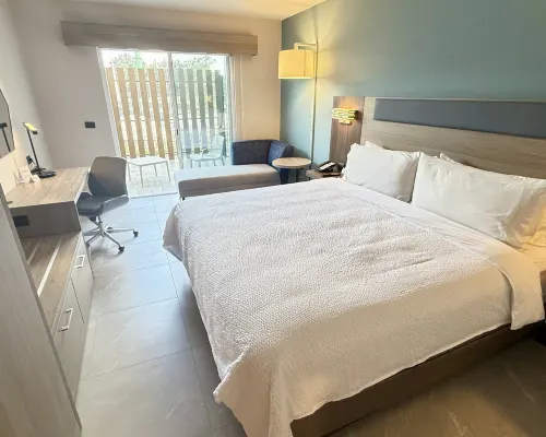 Holiday Inn Express GUADALAJARA VALLARTA PONIENTE by IHG Hotel di Zapopan