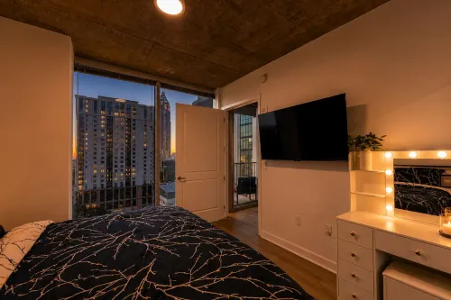Midtown Atlanta 1BR Skyline Balcony Corner Condo by Piedmont Park | Luxe Pad - Condos