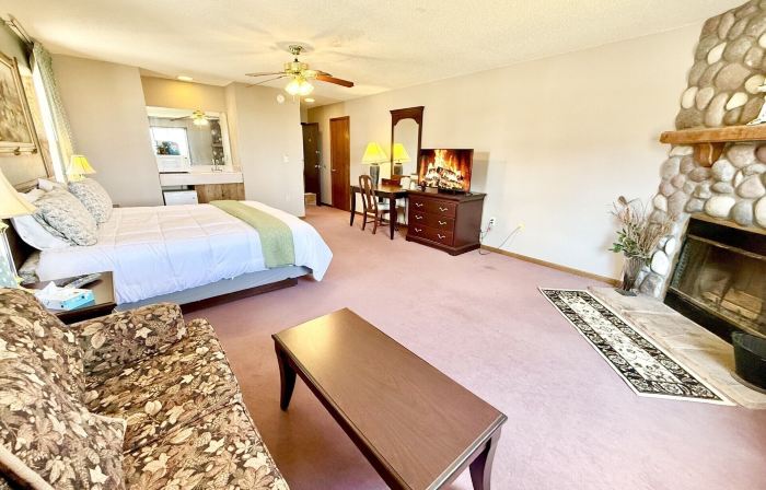 Horseshoe Bay Lodge