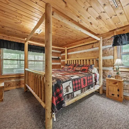 Matthew11:28~4 MIL Pkwy-Dwntwn Pigfrge Hot Tub, Wifi-Gas Fireplace-No Extra Fees