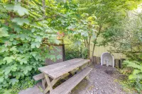 House w/ Hot Tub & Deck - Walk to Seaside Beach! - Homestays