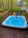 Private Wooded Escape + Fire Pit and Screen Porch - Homestays