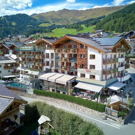Hotel Tirol Fiss 4Sterne Superior Отели в г. Фис