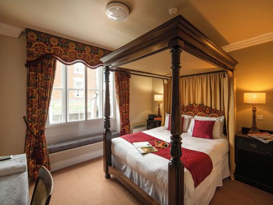 CBH The Red Lion Hotel