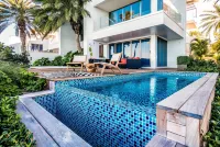Hodges Bay Resort & Spa - Pools