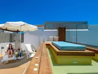 فندق أرغو البوتيكي Hotels near شاطئ بلاكا
