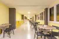 Tri Hotel Smart Santa Maria - sarapan