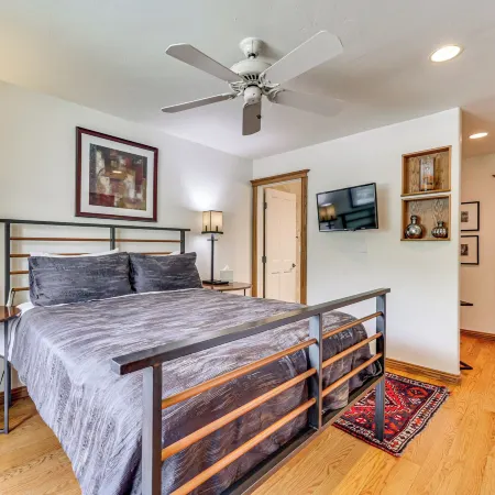 Updated Condo Walk to Vail Village and Ski Shuttle!