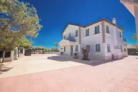 Papas Family Villa with Private Pool / Wheelchair Accessible - 2-Star