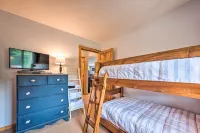 Lincoln Condo w/ Balcony - 6 Mi to Loon Mtn! - موقف سيارات