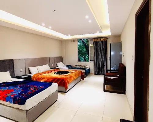 7 Creek Hotel Naran فنادق في ناران