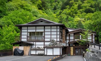 Shirahone Onsen Tsuruya Ryokan