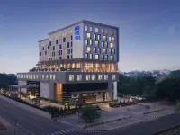 โรงแรม โนโวเทล ภูบาเนสวาร์ จันพาท - ที่มีสระว่ายน้ำ