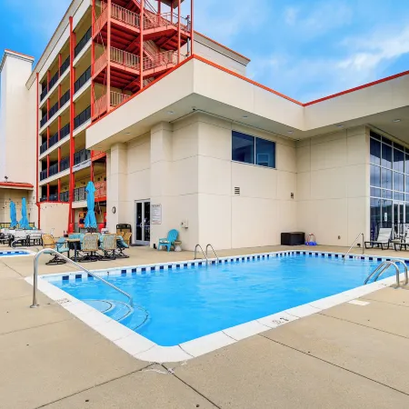 Walk to Bristol Motor Speedway: Retreat w/ Pool!