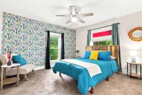 The White House - Close to campus + downtown - lots of room for everyone - บังกะโล