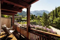 Boutique Hotel Nives - Luxury & Design in the Dolomites - Bergblick