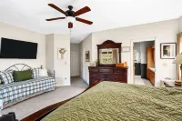 Upstate Waterfront Retreat 4000 sq ft with 2 Kitchens!!! - Gym