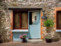 Coulscott Stay for Four - homestay