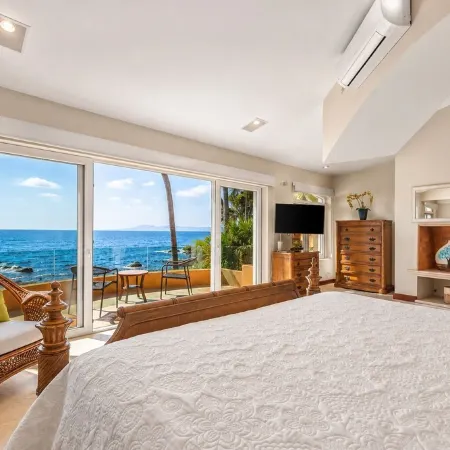 Casa Caleta - Luxurious Toes-in-The-Sand 6-Bedroom - with Chef - Bespoke Villa!
