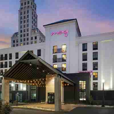 MOXY Memphis Downtown Hotel Exterior