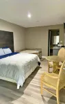 Scottish Inns and Suites - parking