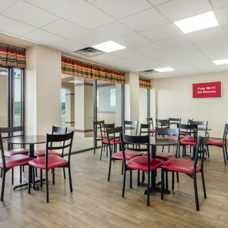 Red Roof Inn Staunton