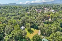 Historic charm in downtown Tryon; 18 Minutes from Tryon Intl Equestrian Center - Homestays