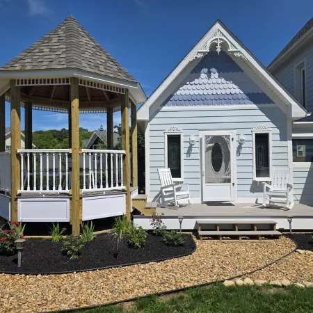 Make Lasting Memories In This Adorable Vineyard Cottage!
