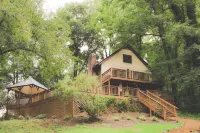 Waterfront Lake Views Villa With Hot tub in Hocking Hills - 4-Star