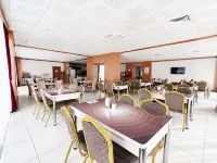クアーズ・ガーデン・ホテル - 駐車場