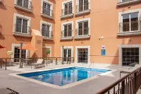 Holiday Inn Express TORREON by IHG - مسبح