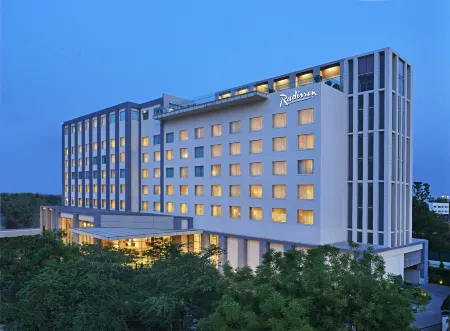 Radisson Hotel Agra Отели рядом с достопримечательностью «Dr. B. R. Ambedkar University»