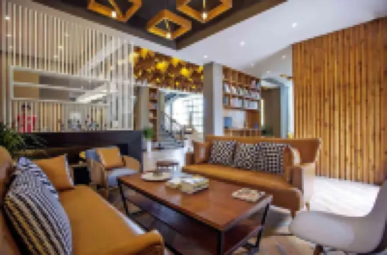 อาร์ตโฮเตลเซ็พเทมเบอร์เมาน์เทน