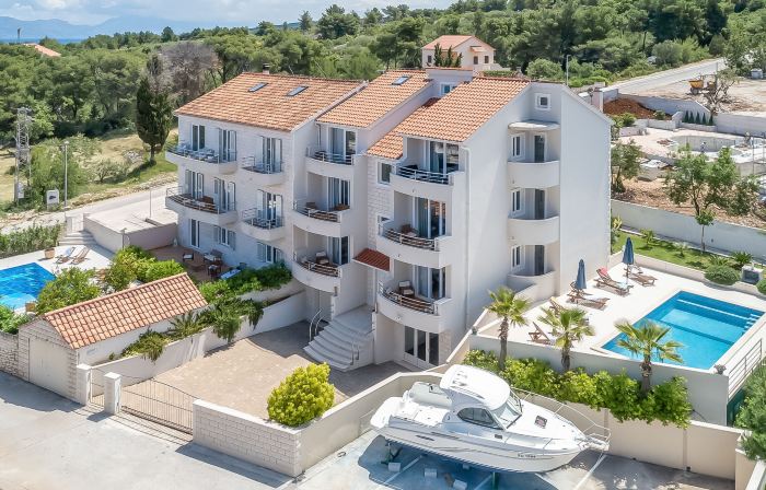 Villa 2 Pools