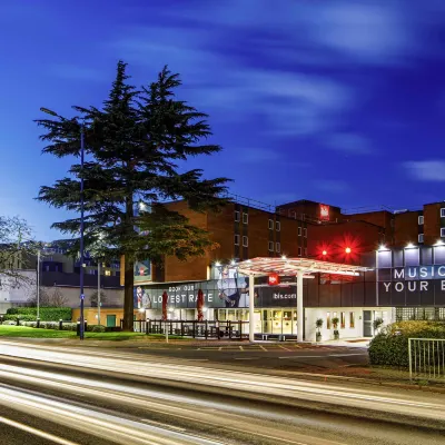 Ibis London Heathrow Airport Hotels near Heston Services M4