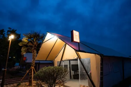 Goseong Ocean Fore Glamping Pension Отели в г. Косон