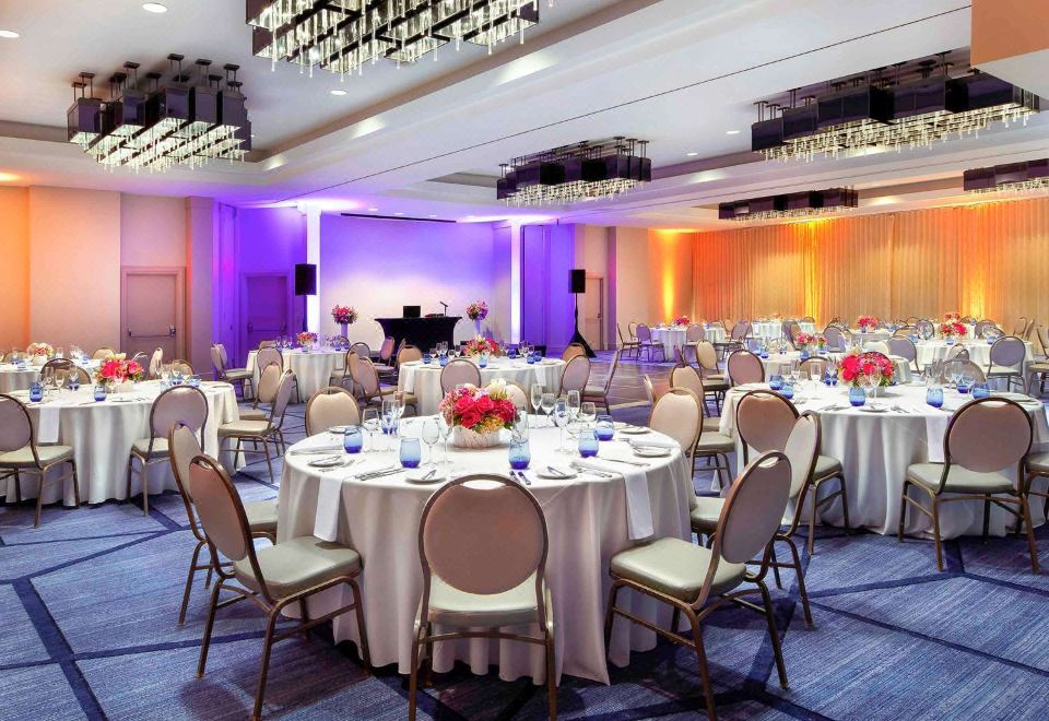 [소피텔 엘에이 앳 비벌리 힐스의 럭셔리한 스파 공간]