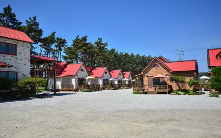 Gochang Merpang Pension Отели рядом с достопримечательностью «Gochang Seonunsa Baekpa Yulsa Monument»