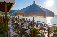 "saracena" Superior Holiday Home with Swimming Pool and Private Beach