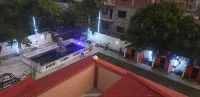 London House Resort - parking