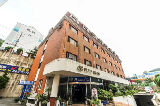Busan Janglim Blue Moon Hotel Отели рядом с достопримечательностью «Морской пляж Тадэпхо»