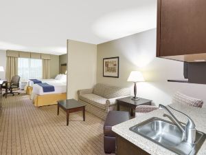 Holiday Inn Express & Suites Madison-Verona