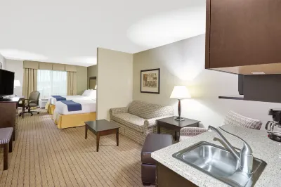 Holiday Inn Express & Suites Madison-Verona Hotels in Verona