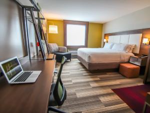 Holiday Inn Express & Suites Miami Airport East