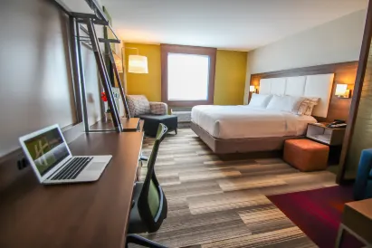 Holiday Inn Express & Suites Miami Airport East