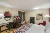 Red Roof Inn & Suites Pensacola East - Milton - parking