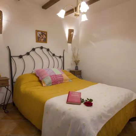 Romantic House for 2 or 4 People with Jacuzzi