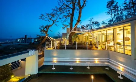 Gyeongju 35mm Pension Отели рядом с достопримечательностью «Submerged Tomb of King Munmu»